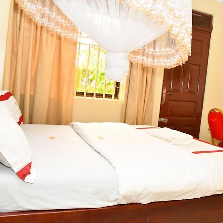 Florida Hotel Zaana Kampala Ngoại thất bức ảnh