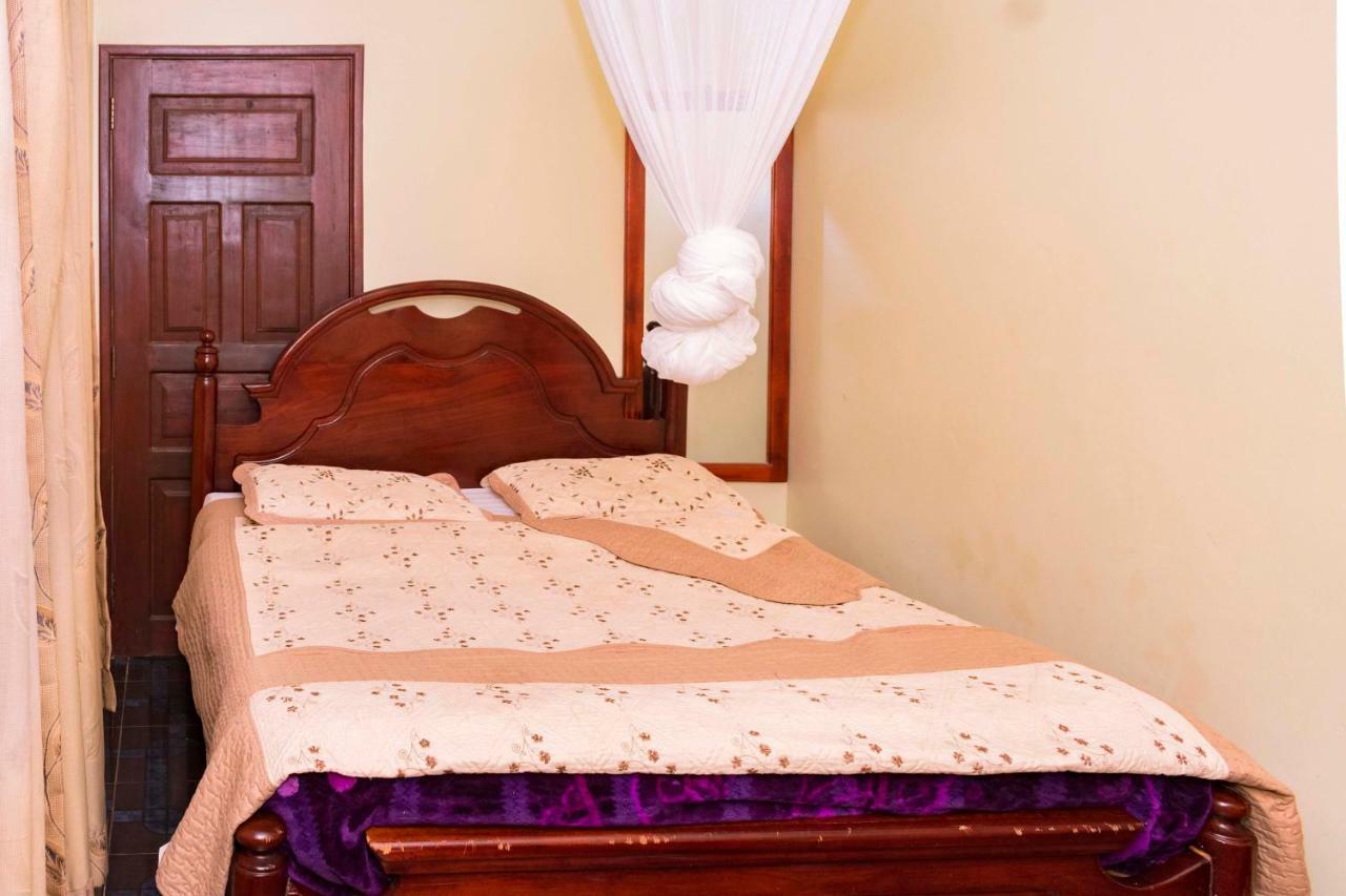 Florida Hotel Zaana Kampala Ngoại thất bức ảnh